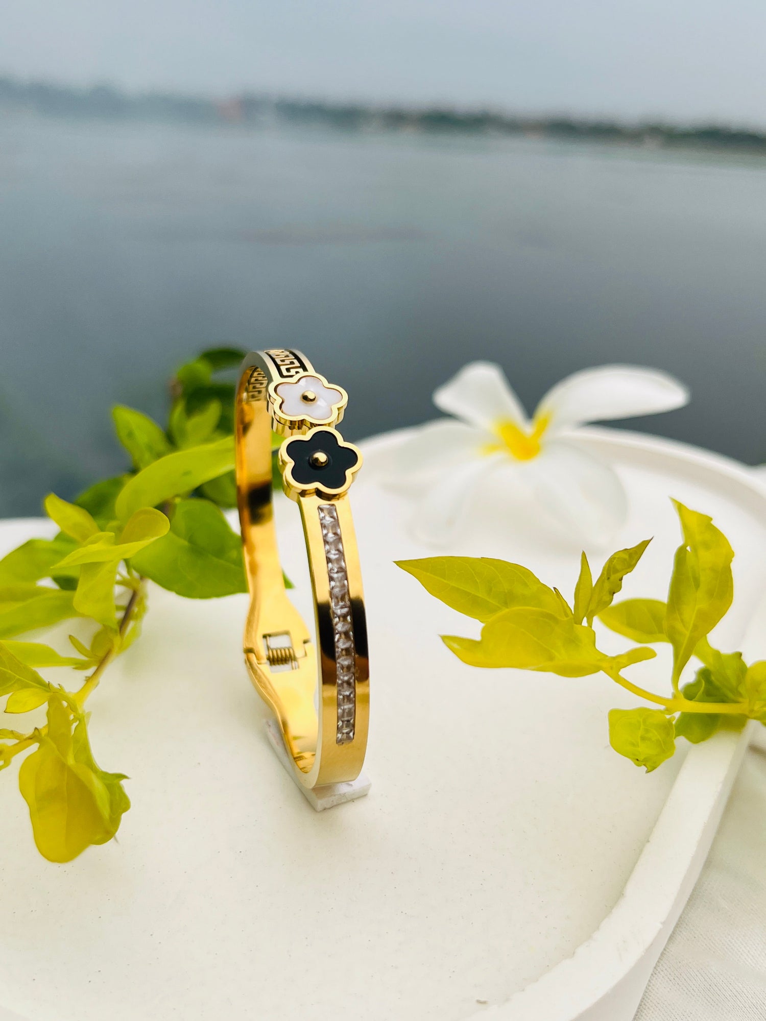 Anti-tarnish  brachelete